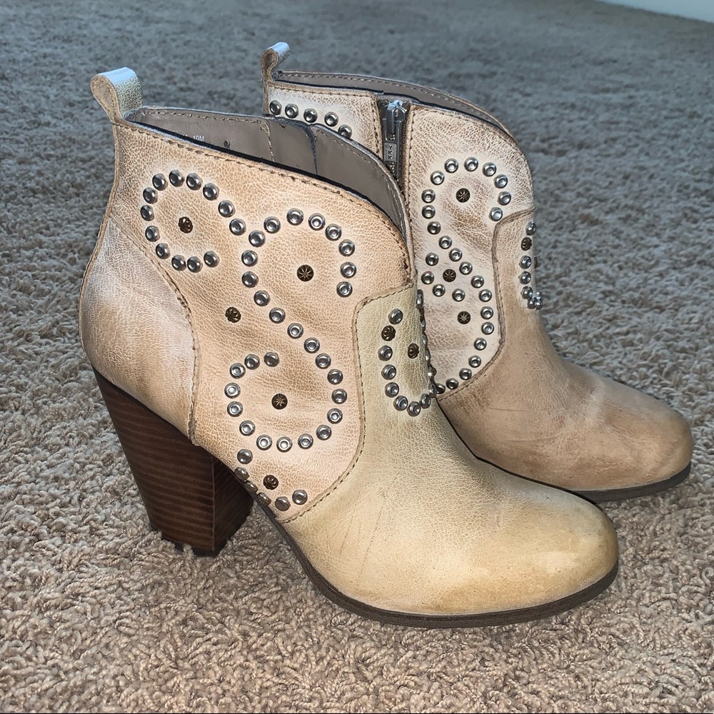 Steve Madden Booties 🌻